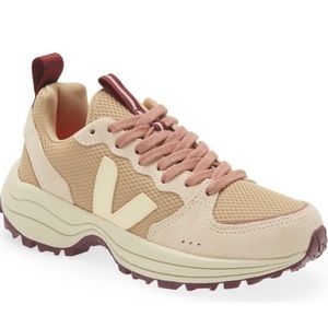 Veja Venturi sneaker. Color “dune butter Sable”.